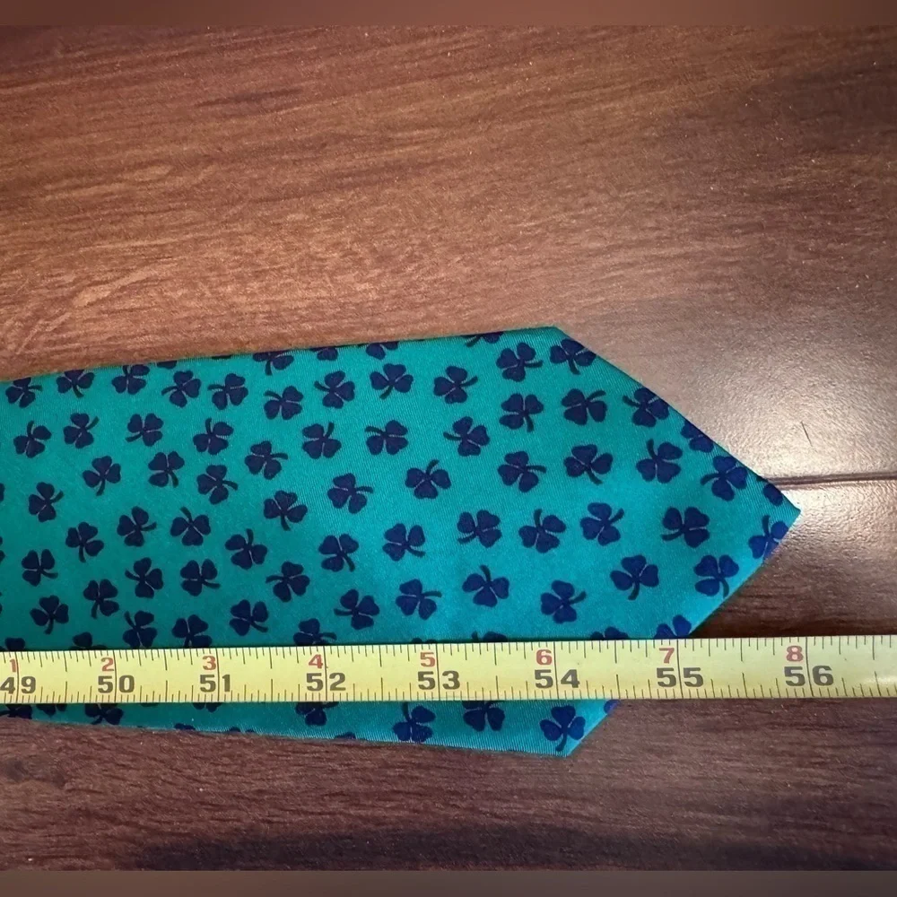 ALYNN 100% Silk Clover Leaf Print on Green Tie Made in USA